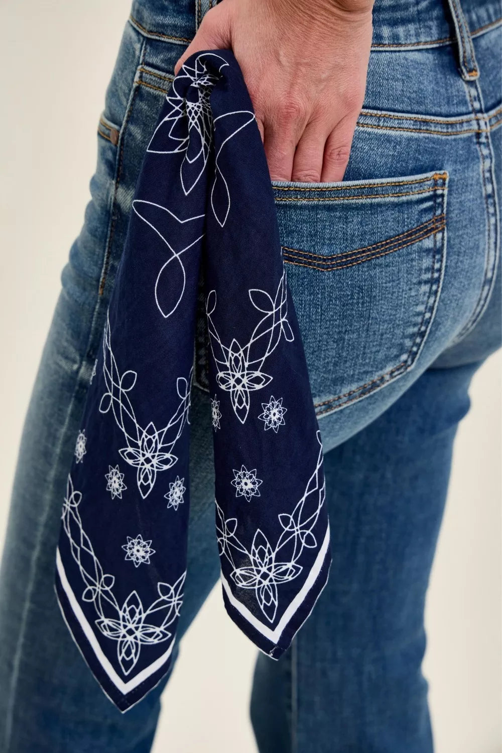 Flare-jeans med mellanmidja och trippelsöm, bild 5