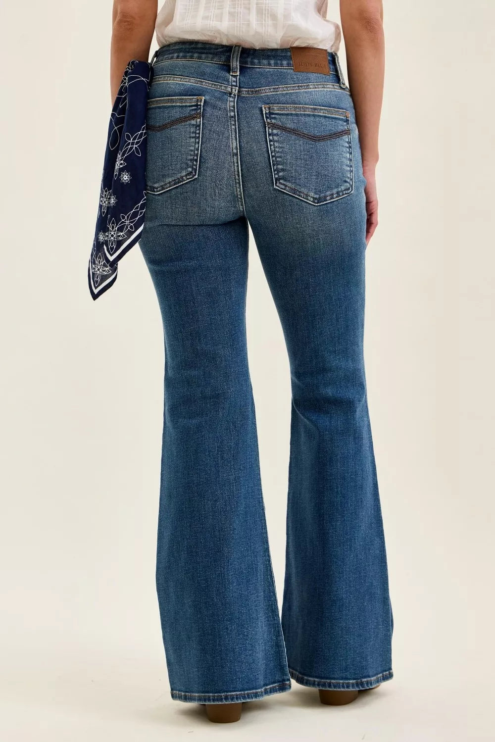 Flare-jeans med mellanmidja och trippelsöm, bild 4