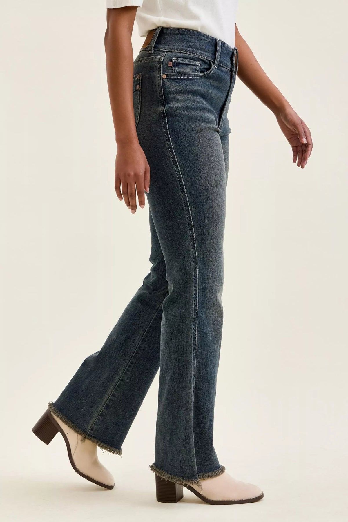 Jeans med hög midja och rå kant, bild 4