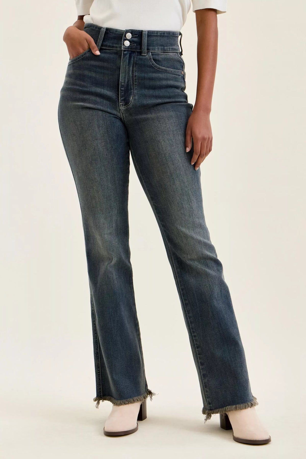 Jeans med hög midja och rå kant, bild 1