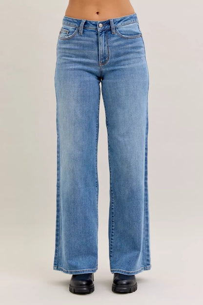 Vida jeans med mellanmidja, bild 1
