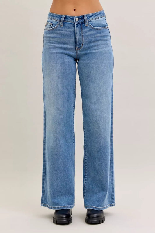 Vida jeans med mellanmidja, bild 1