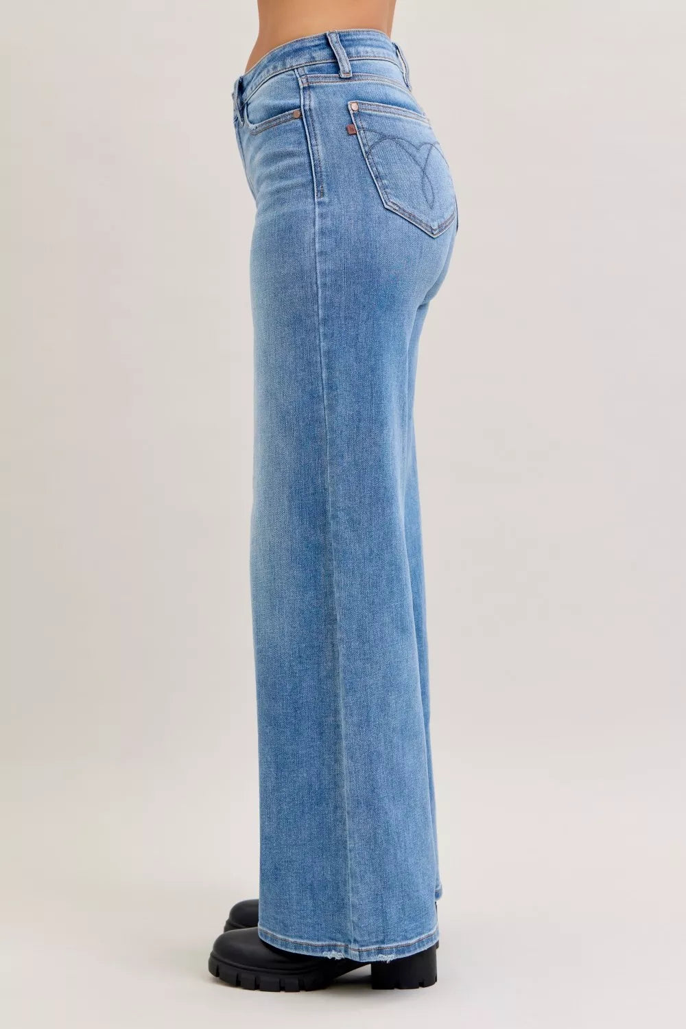 Vida jeans med mellanmidja, bild 6