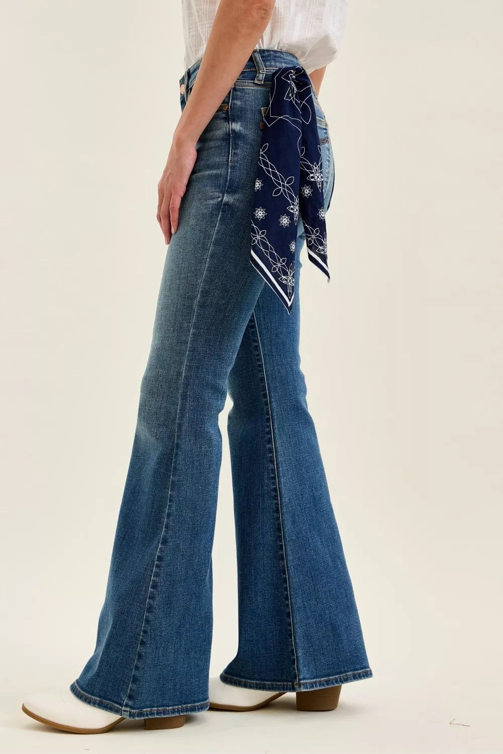 Flare-jeans med mellanmidja och trippelsöm, bild 3