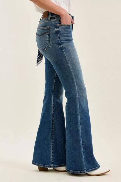 Flare-jeans med mellanmidja och trippelsöm, bild 2