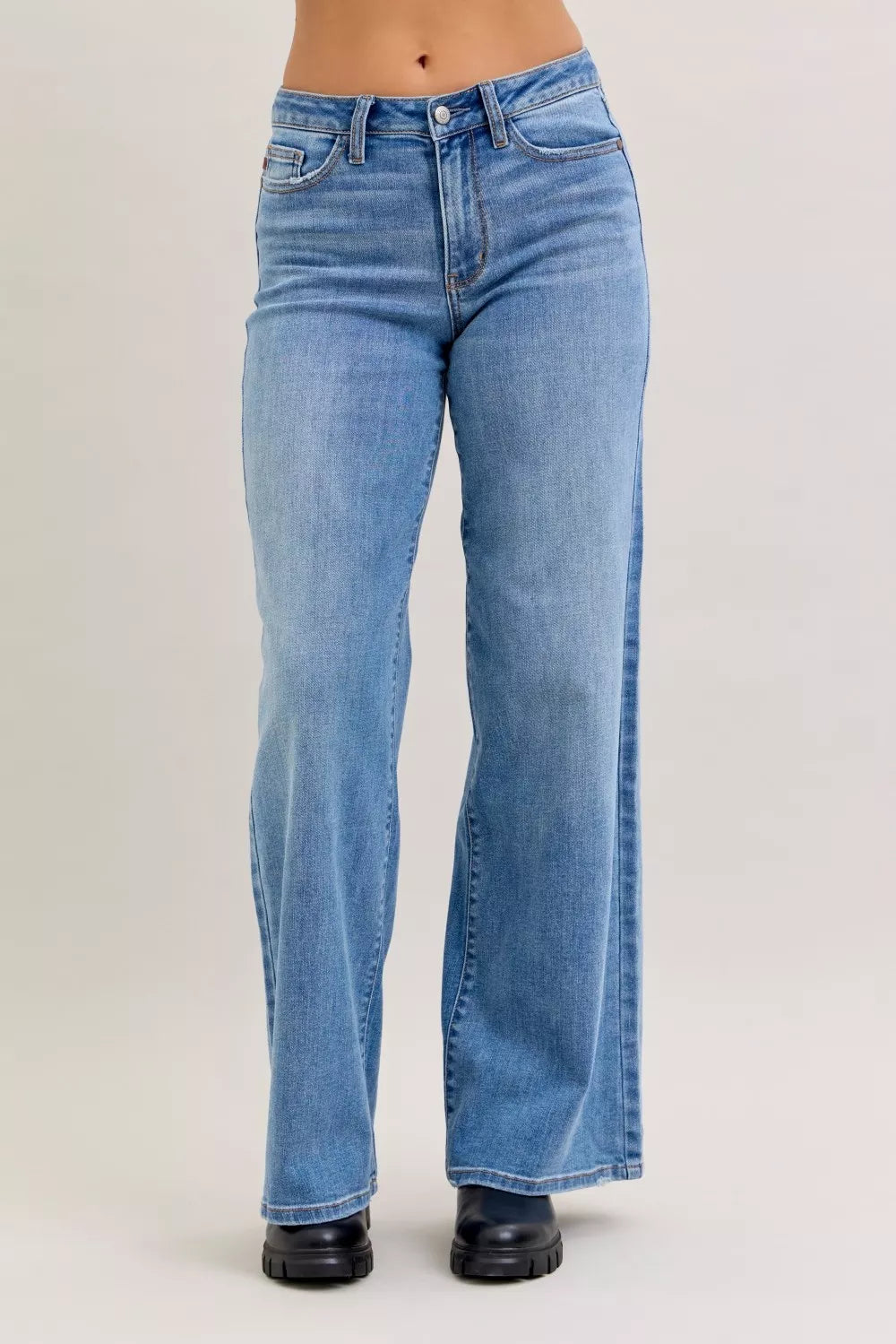 Vida jeans med mellanmidja, bild 2