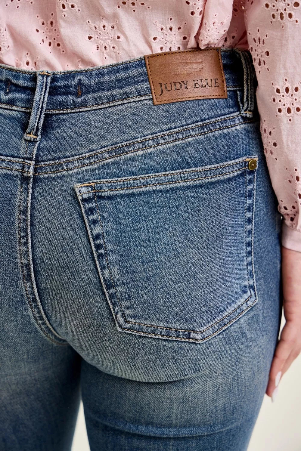 Flare-jeans med mellanmidja och lockfickor, bild 5