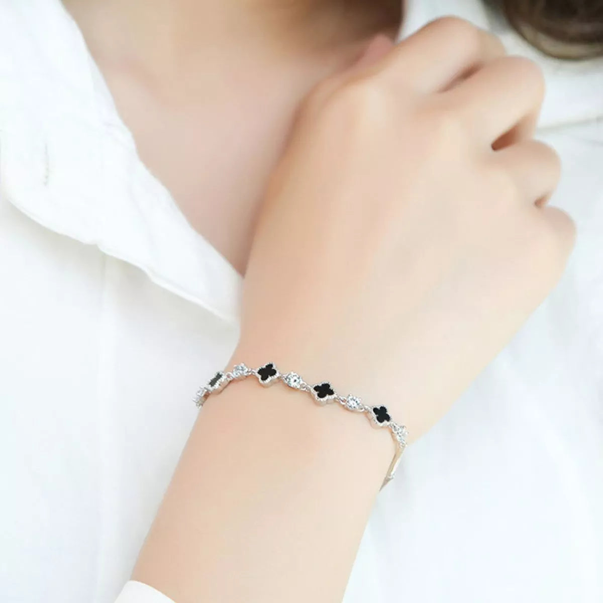 Armband med klöverberlock i 925-silver