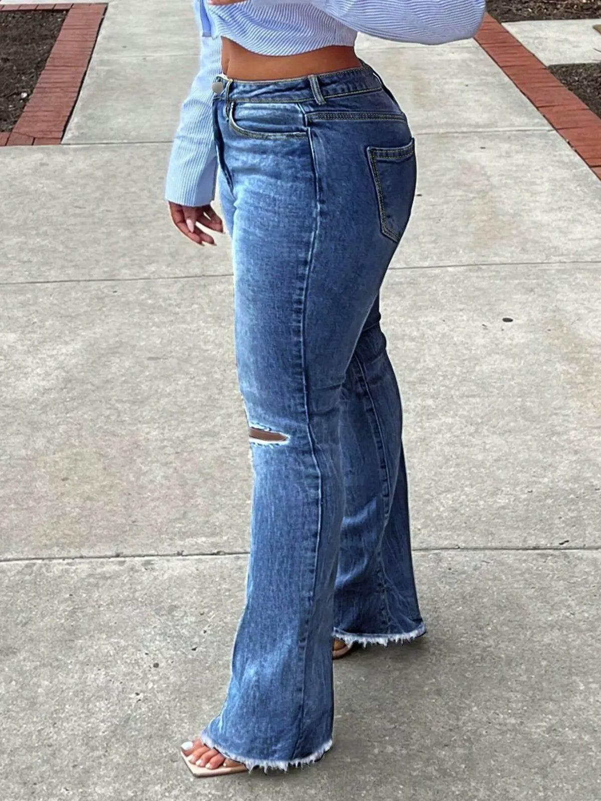 Flare-jeans med sliten knädetalj, bild 7
