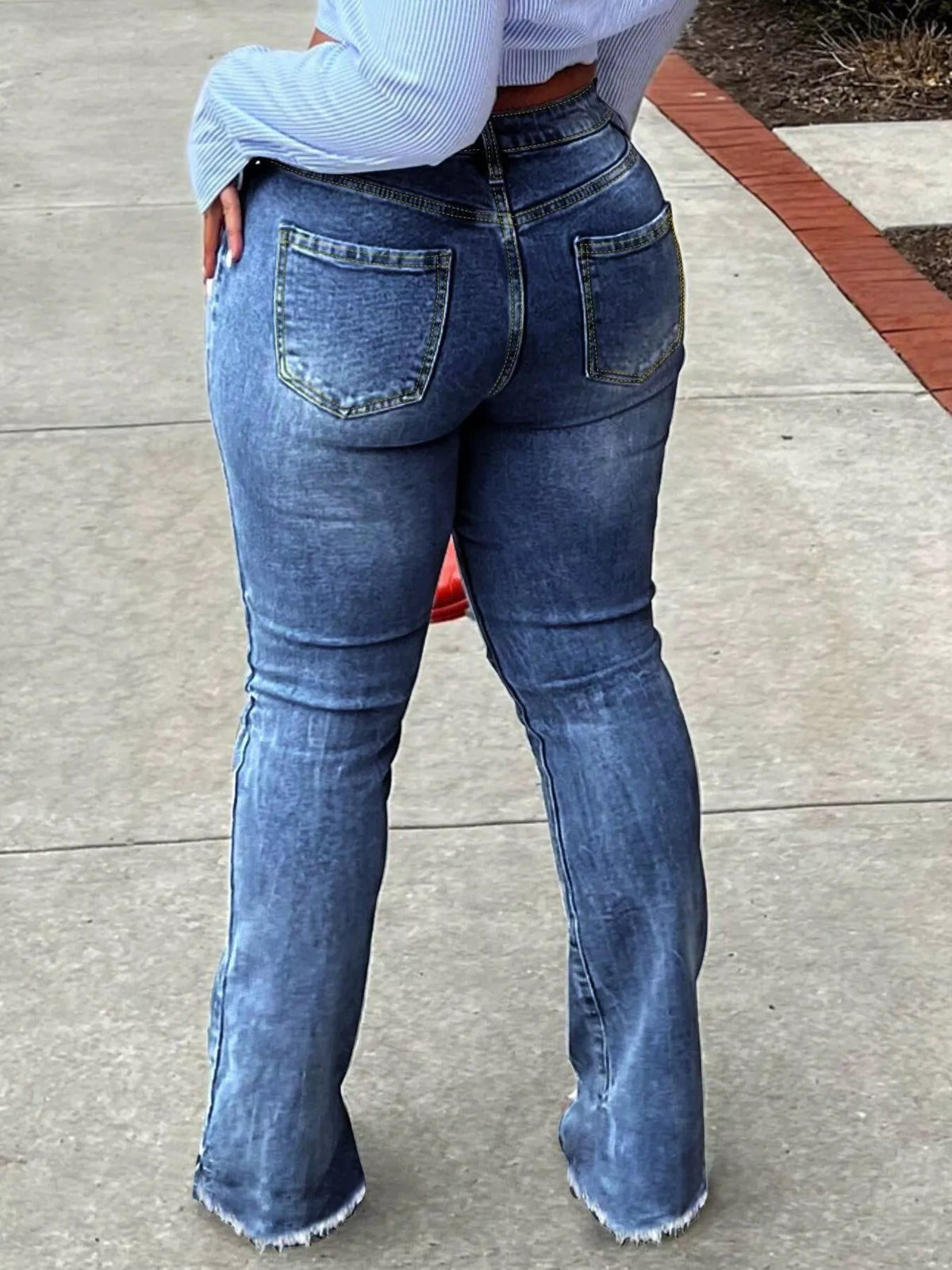 Flare-jeans med sliten knädetalj, bild 8