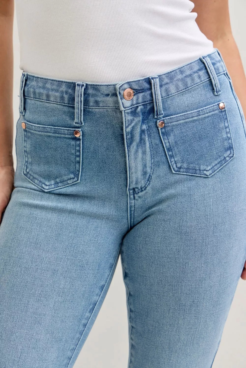 Bootcut-jeans med mellanmidja och kontrasttvätt, bild 9