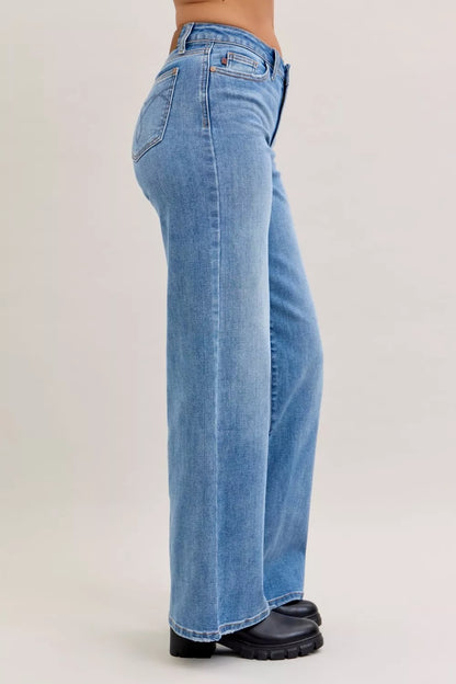 Vida jeans med mellanmidja, bild 3